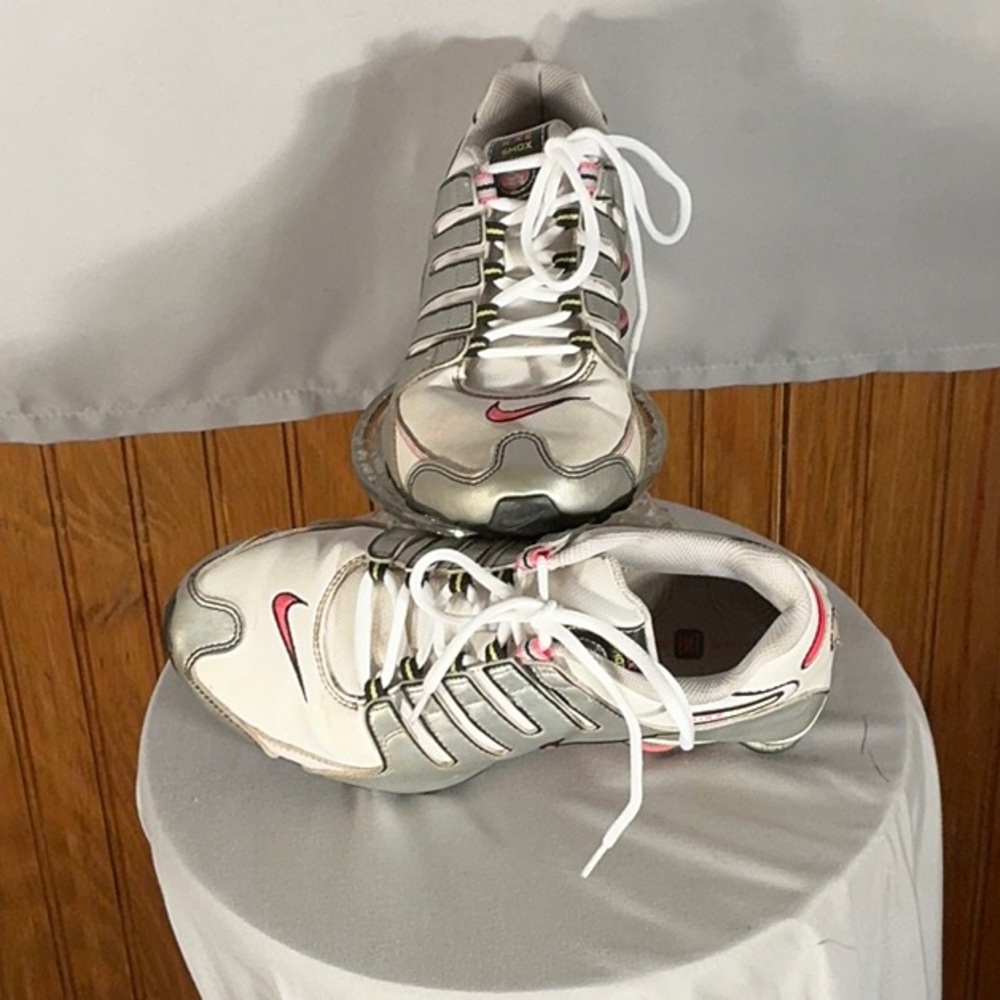 Women Nike Shox Size 7 White/Pink Sneakers with Cushioned Midsole
